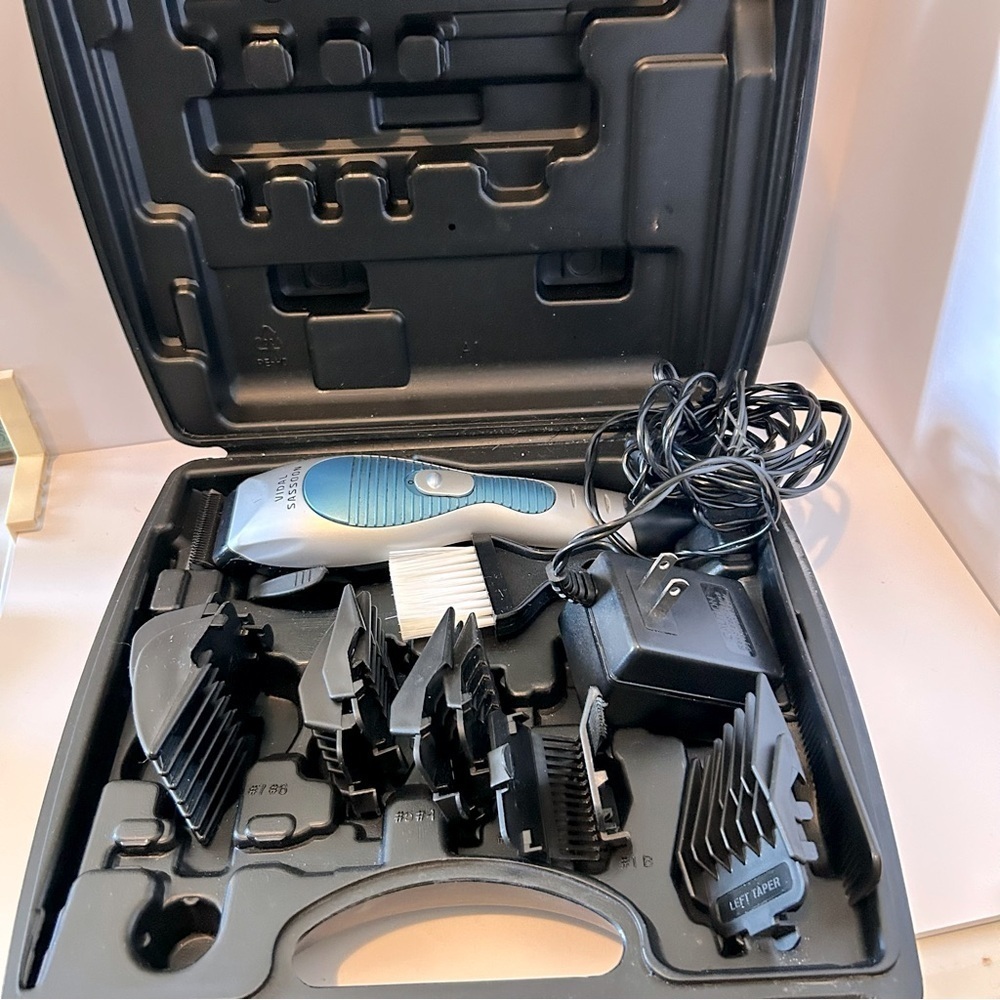 Vidal Sassoon Vintage Men’s Hair Clipper Set with Attachments